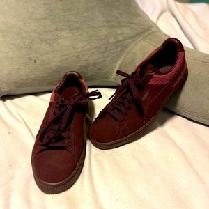 Gently used boys 5.5 Puma sneakers (Maroon)